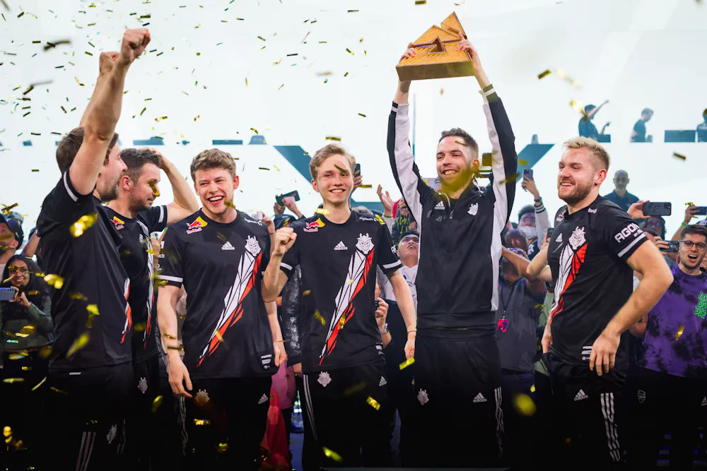 G2 players lift the BLAST Premier World Final 2022 trophy together