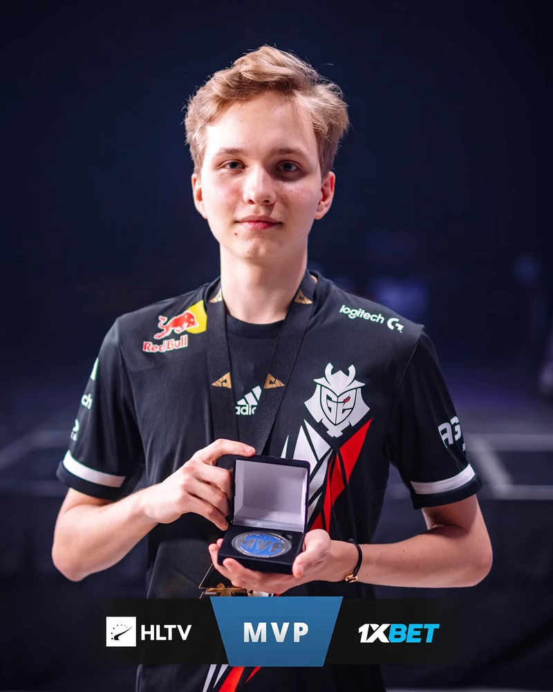 m0NESY holding the BLAST Premier World Final 2022 MVP medal