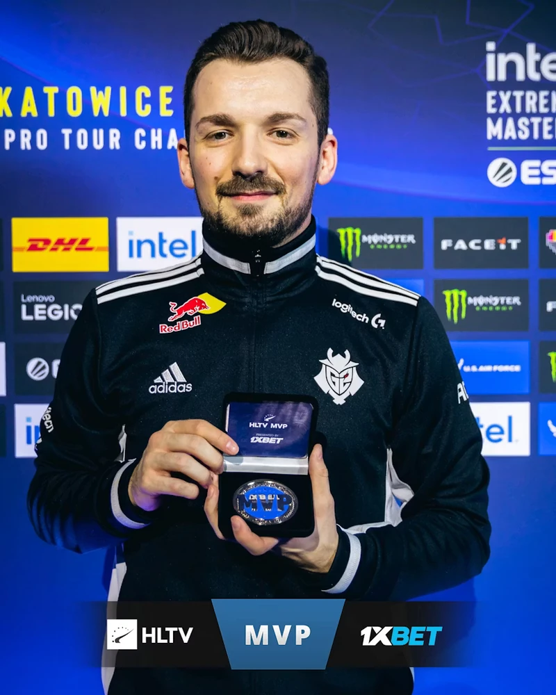 huNter- holding the IEM Katowice 2023 MVP medal